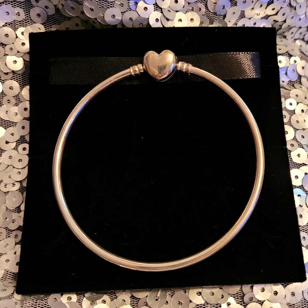 Pandora Limited Ed. Pandora Moments Entwined Infinite Hearts Clasp Bangle NEW - Picture 3 of 3